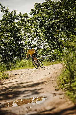 포토 JPG 주간 전신 남자 한명 20대 야외 앞모습 한국인 승차 사이클링 라이딩 비포장도로 산악자전거 양평 유명산 남자만 성인남자만 청년남자만 성인남자한명만 국내포토 자연요소 1 도로 뷰포인트 모션 산 사람 동양인 청년 자전거 육상스포츠 경기도 남자한명만 청년만 성인만 파일형식