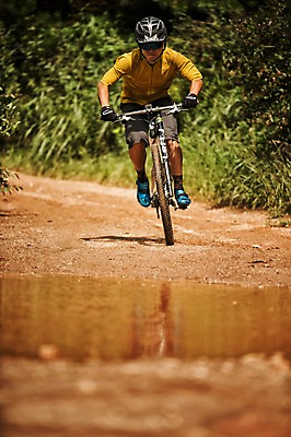 포토 JPG 주간 전신 남자 한명 20대 야외 앞모습 한국인 승차 웅덩이 사이클링 라이딩 비포장도로 산악자전거 양평 유명산 남자만 성인남자만 청년남자만 성인남자한명만 국내포토 자연요소 1 도로 뷰포인트 모션 산 사람 동양인 청년 자전거 육상스포츠 경기도 남자한명만 청년만 성인만 파일형식