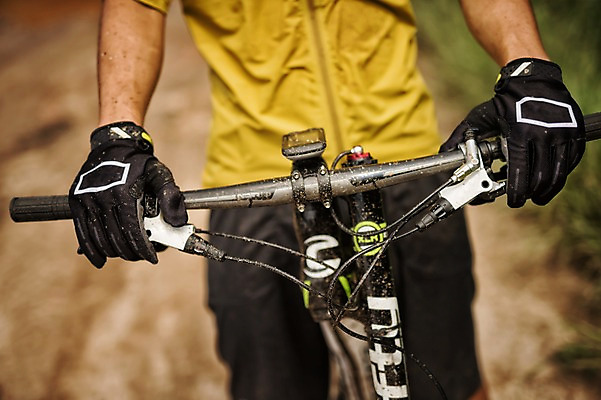 포토 JPG 주간 남자 장갑 한명 상반신 20대 야외 앞모습 아웃포커스 한국인 잡기 승차 핸들 사이클링 라이딩 산악자전거 양평 남자만 성인남자만 청년남자만 성인남자한명만 국내포토 자연요소 1 잡화 뷰포인트 모션 촬영기법 사람 동양인 청년 자전거 육상스포츠 경기도 남자한명만 청년만 성인만 파일형식