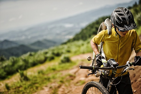포토 JPG 주간 남자 한명 서기 들기 상반신 20대 야외 앞모습 아웃포커스 한국인 사이클링 라이딩 산악자전거 양평 유명산 남자만 성인남자만 청년남자만 성인남자한명만 국내포토 자연요소 1 뷰포인트 모션 산 촬영기법 사람 동양인 청년 자전거 육상스포츠 경기도 남자한명만 청년만 성인만 파일형식