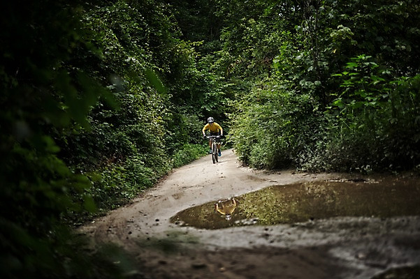 포토 JPG 주간 전신 남자 한명 20대 야외 앞모습 한국인 승차 웅덩이 사이클링 라이딩 비포장도로 산악자전거 양평 유명산 남자만 성인남자만 청년남자만 성인남자한명만 국내포토 자연요소 1 도로 뷰포인트 모션 산 사람 동양인 청년 자전거 육상스포츠 경기도 남자한명만 청년만 성인만 파일형식