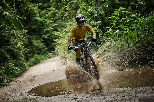 포토 JPG 주간 남자 한명 상반신 20대 야외 앞모습 한국인 승차 튀는물 웅덩이 사이클링 라이딩 비포장도로 산악자전거 양평 유명산 남자만 성인남자만 청년남자만 성인남자한명만 국내포토 자연요소 1 도로 뷰포인트 모션 산 사람 동양인 청년 자전거 육상스포츠 액체표현 경기도 스플래쉬 남자한명만 청년만 성인만 파일형식