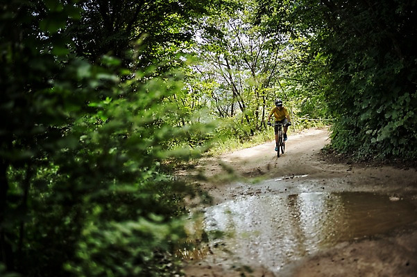 포토 JPG 주간 전신 남자 한명 20대 야외 앞모습 한국인 승차 웅덩이 사이클링 라이딩 비포장도로 산악자전거 양평 유명산 남자만 성인남자만 청년남자만 성인남자한명만 국내포토 자연요소 1 도로 뷰포인트 모션 산 사람 동양인 청년 자전거 육상스포츠 경기도 남자한명만 청년만 성인만 파일형식