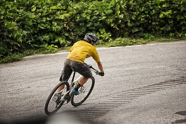 포토 JPG 주간 전신 남자 도로 한명 20대 야외 뒷모습 한국인 승차 사이클링 라이딩 산악자전거 양평 유명산 남자만 성인남자만 청년남자만 성인남자한명만 국내포토 자연요소 1 길 뷰포인트 교통시설 모션 산 사람 동양인 청년 자전거 육상스포츠 경기도 남자한명만 청년만 성인만 파일형식