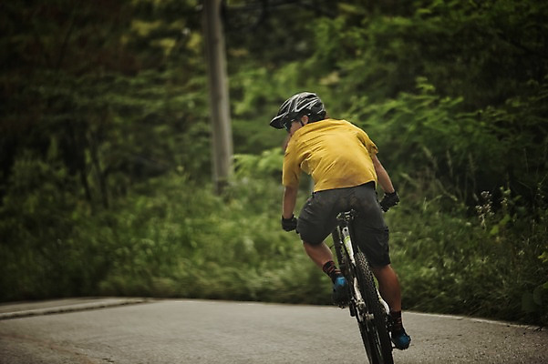 포토 JPG 주간 전신 남자 도로 한명 20대 야외 뒷모습 한국인 승차 사이클링 라이딩 산악자전거 양평 유명산 남자만 성인남자만 청년남자만 성인남자한명만 국내포토 자연요소 1 길 뷰포인트 교통시설 모션 산 사람 동양인 청년 자전거 육상스포츠 경기도 남자한명만 청년만 성인만 파일형식
