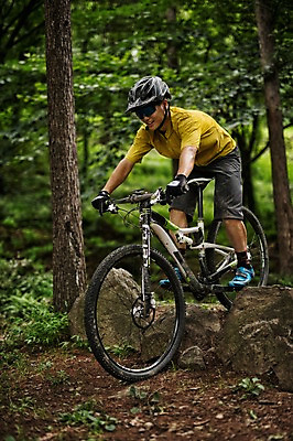 포토 JPG 주간 전신 남자 한명 20대 야외 옆모습 한국인 바위 승차 사이클링 라이딩 산악자전거 양평 유명산 남자만 성인남자만 청년남자만 성인남자한명만 국내포토 자연요소 1 뷰포인트 모션 산 사람 동양인 청년 자전거 돌_바위 육상스포츠 경기도 남자한명만 청년만 성인만 파일형식