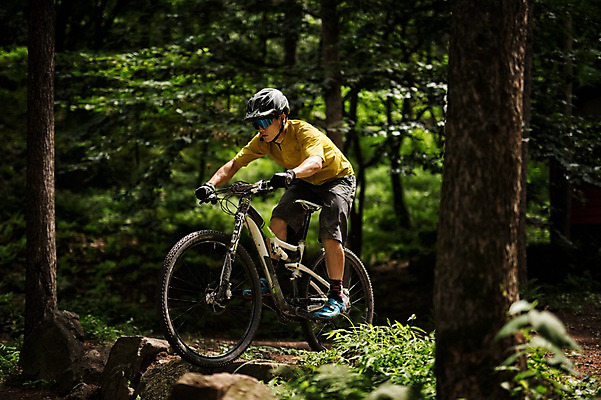포토 JPG 주간 전신 남자 한명 20대 야외 옆모습 한국인 바위 승차 사이클링 라이딩 산악자전거 양평 유명산 남자만 성인남자만 청년남자만 성인남자한명만 국내포토 자연요소 1 뷰포인트 모션 산 사람 동양인 청년 자전거 돌_바위 육상스포츠 경기도 남자한명만 청년만 성인만 파일형식