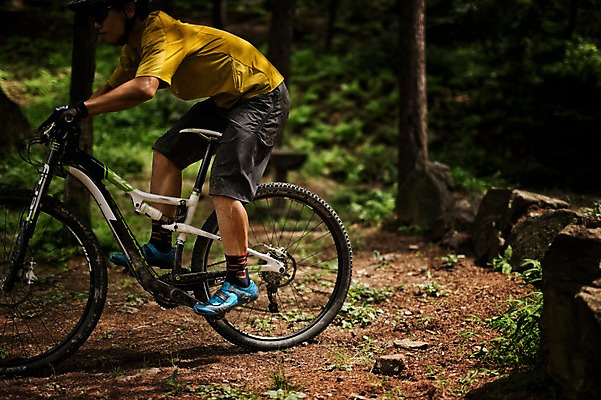 포토 JPG 주간 전신 남자 한명 20대 야외 옆모습 한국인 승차 사이클링 라이딩 산악자전거 양평 유명산 남자만 성인남자만 청년남자만 성인남자한명만 국내포토 자연요소 1 뷰포인트 모션 산 사람 동양인 청년 자전거 육상스포츠 경기도 남자한명만 청년만 성인만 파일형식