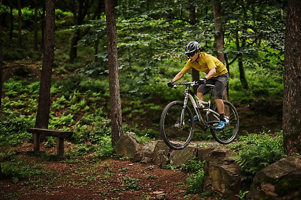 포토 JPG 주간 전신 남자 한명 20대 야외 옆모습 한국인 바위 승차 사이클링 라이딩 산악자전거 양평 유명산 남자만 성인남자만 청년남자만 성인남자한명만 국내포토 자연요소 1 뷰포인트 모션 산 사람 동양인 청년 자전거 돌_바위 육상스포츠 경기도 남자한명만 청년만 성인만 파일형식
