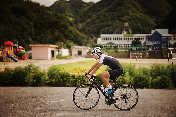 포토 JPG 주간 전신 남자 학교 한명 20대 야외 옆모습 한국인 승차 강원도 사이클링 라이딩 로드자전거 남자만 성인남자만 청년남자만 성인남자한명만 만항재 국내포토 자연요소 1 교육 뷰포인트 모션 한국 사람 동양인 청년 자전거 육상스포츠 정선 남자한명만 청년만 성인만 파일형식