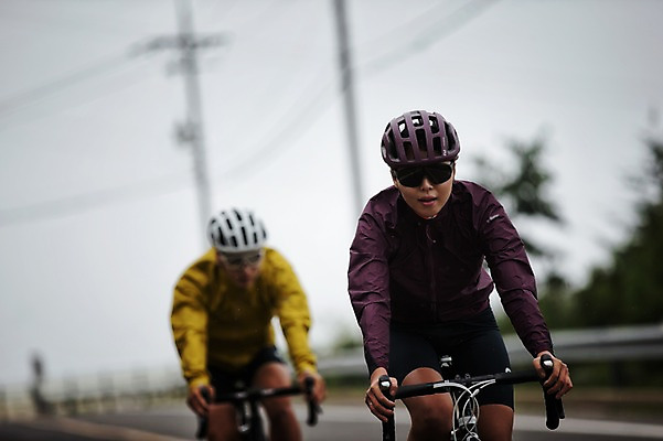 포토 JPG 주간 여자 남자 도로 상반신 20대 성인 야외 두명 앞모습 한국인 승차 강원도 사이클링 라이딩 로드자전거 성인만 만항재 국내포토 자연요소 길 뷰포인트 교통시설 모션 한국 사람 동양인 청년 자전거 육상스포츠 정선 파일형식