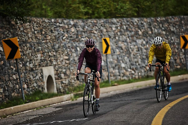 포토 JPG 주간 전신 여자 남자 도로 20대 성인 야외 두명 앞모습 한국인 승차 강원도 사이클링 라이딩 로드자전거 성인만 함백산 만항재 국내포토 자연요소 길 뷰포인트 교통시설 모션 산 한국 사람 동양인 청년 자전거 육상스포츠 정선 파일형식
