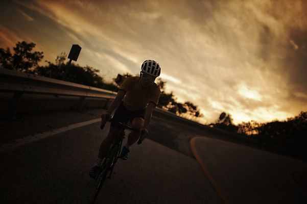 포토 JPG 전신 남자 도로 한명 20대 야외 앞모습 일몰 한국인 승차 강원도 사이클링 라이딩 로드자전거 남자만 성인남자만 청년남자만 성인남자한명만 만항재 국내포토 1 길 뷰포인트 교통시설 모션 한국 사람 동양인 청년 노을 자전거 육상스포츠 정선 남자한명만 청년만 성인만 파일형식
