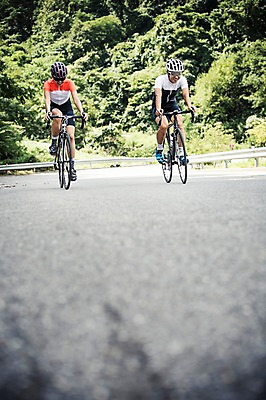 포토 JPG 주간 전신 여자 남자 도로 20대 성인 야외 두명 앞모습 한국인 승차 사이클링 라이딩 로드자전거 성인만 함백산 만항재 국내포토 자연요소 길 뷰포인트 교통시설 모션 산 사람 동양인 청년 자전거 육상스포츠 강원도 정선 파일형식