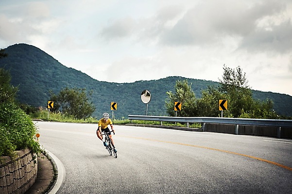 포토 JPG 주간 전신 남자 도로 한명 20대 야외 앞모습 한국인 승차 사이클링 라이딩 로드자전거 남자만 성인남자만 청년남자만 성인남자한명만 함백산 만항재 국내포토 자연요소 1 길 뷰포인트 교통시설 모션 산 사람 동양인 청년 자전거 육상스포츠 강원도 정선 남자한명만 청년만 성인만 파일형식