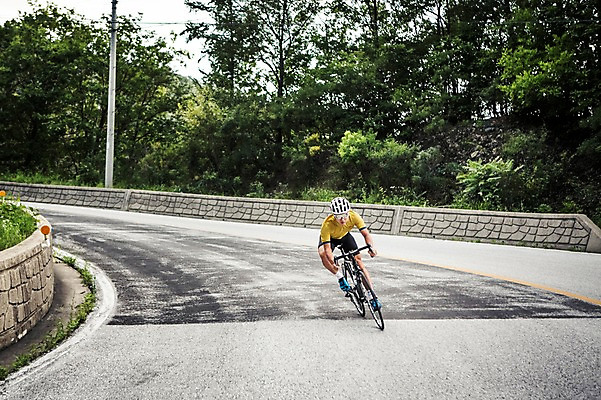 포토 JPG 주간 전신 남자 도로 한명 20대 야외 앞모습 한국인 승차 사이클링 라이딩 로드자전거 남자만 성인남자만 청년남자만 성인남자한명만 함백산 만항재 국내포토 자연요소 1 길 뷰포인트 교통시설 모션 산 사람 동양인 청년 자전거 육상스포츠 강원도 정선 남자한명만 청년만 성인만 파일형식