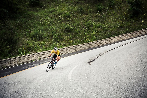 포토 JPG 주간 전신 남자 도로 한명 20대 야외 앞모습 한국인 승차 사이클링 라이딩 로드자전거 남자만 성인남자만 청년남자만 성인남자한명만 함백산 만항재 국내포토 자연요소 1 길 뷰포인트 교통시설 모션 산 사람 동양인 청년 자전거 육상스포츠 강원도 정선 남자한명만 청년만 성인만 파일형식