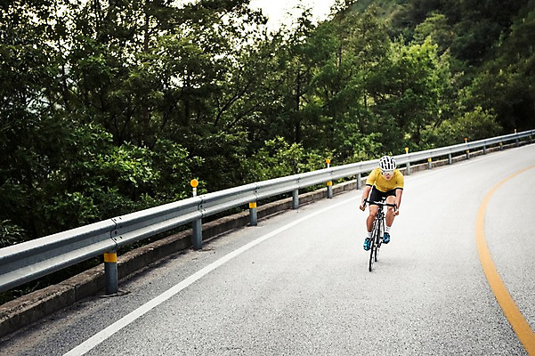 포토 JPG 주간 전신 남자 도로 한명 20대 야외 앞모습 한국인 승차 사이클링 라이딩 로드자전거 남자만 성인남자만 청년남자만 성인남자한명만 함백산 만항재 국내포토 자연요소 1 길 뷰포인트 교통시설 모션 산 사람 동양인 청년 자전거 육상스포츠 강원도 정선 남자한명만 청년만 성인만 파일형식
