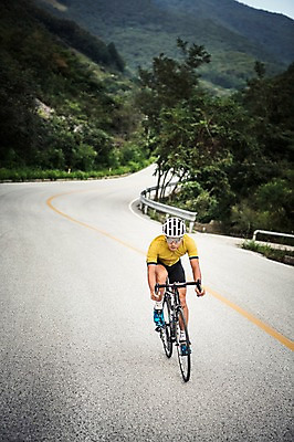 포토 JPG 주간 전신 남자 도로 한명 20대 야외 앞모습 한국인 승차 사이클링 라이딩 로드자전거 남자만 성인남자만 청년남자만 성인남자한명만 함백산 만항재 국내포토 자연요소 1 길 뷰포인트 교통시설 모션 산 사람 동양인 청년 자전거 육상스포츠 강원도 정선 남자한명만 청년만 성인만 파일형식