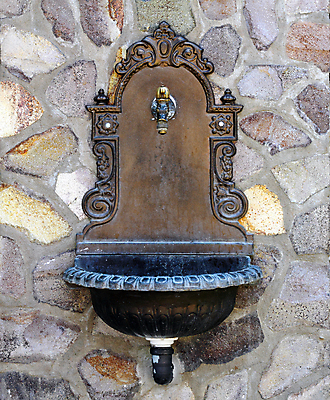 포토 JPG 해외이미지 전통 디자인 문화 음료 벽 조각 건축양식 벽돌 미술 사람없음 야외 장식 물 금속 정원 봄 이탈리아 수확 골동품 바위 중세 역사 심볼 묘사 오브젝트 분수 부식 복고 대리석 청동 펌프 안뜰 옛날 스타일 해외202004 해외포토 자연요소 계절 건축 유럽 농업 재료 재질 문화예술 돌_바위 파일형식 이미지허브