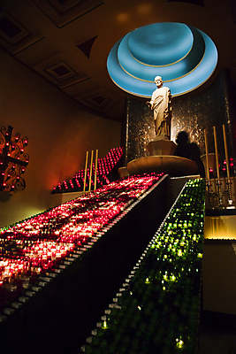 포토 JPG 해외이미지 건축물 기독교 종교 캐나다 촛불 실내 사람없음 건물 빨간색 파란색 빛 조각상 노란색 교회 검은색 어둠 천주교 기도 무덤 도시 사찰 거친 영혼 명상 기념물 몬트리올 천연기념물 남동생 명승지 해외202004 해외포토 건축 컬러 북아메리카 초 종교건축 풍경 내부 조형물 동생 파일형식 이미지허브