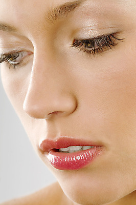 포토 JPG 해외이미지 응시 여자 얼굴 포즈 생각 신체 휴식 건강 한명 사람 소녀 성인 10대 금발 유행 화장품 바 우아함 입술 명상 개성 해외202004 해외포토 1 헤어스타일 시선 어린이 컨셉 청소년 신체부위 뷰티 파일형식 이미지허브