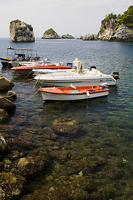 포토 JPG 해외이미지 바다 섬 여행 자연 하늘 휴가 휴식 풍경 사람없음 야외 초록색 물 여름 파란색 관광지 햇빛 뜨거움 투명 그리스 언덕 암초 이국적 해외202004 해외포토 자연요소 계절 유럽 컬러 컨셉 태양 생태계 파일형식 이미지허브