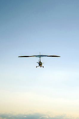 포토 JPG 해외이미지 구름 스포츠 날개 하늘 바람 비행기 안테나 취미 사람없음 공중 자유 비행 파일럿 프로펠러 엔진 모터 글라이더 해외202004 해외포토 자연요소 직업 컨셉 통신 항공교통 날씨 대중교통 파일형식 이미지허브
