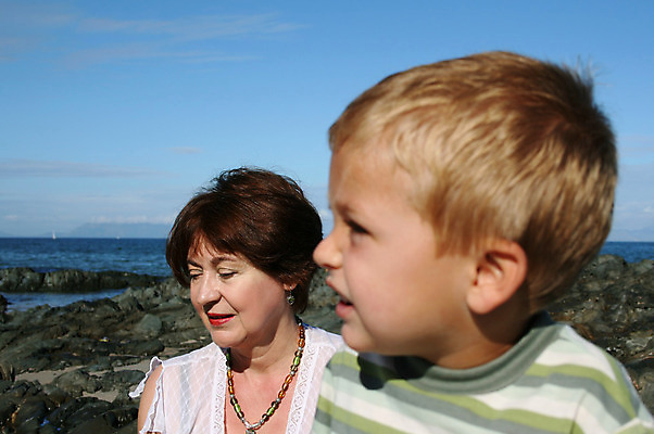 포토 JPG 해외이미지 백인 여자 행복 할머니 여유 바다 50대 장난 관계 손자 휴식 갈색머리 사랑 미소 웃음 사람 소년 성인 야외 두명 여름 맑음 잡기 닫기 보석 암초 해외202004 해외포토 서양인 헤어스타일 계절 노년 남자 감정 어린이 중년 컨셉 모션 날씨 표정 광석 손주 파일형식 이미지허브
