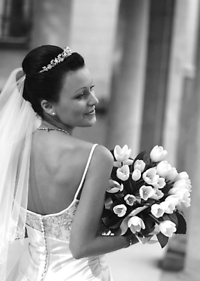 포토 JPG 해외이미지 꽃 행복 꽃다발 결혼 사랑 한명 튤립 잡기 가운 순수 준비 다이아몬드 결백 해외202004 해외포토 식물 1 옷 감정 컨셉 모션 사람 이벤트 보석 파일형식 이미지허브