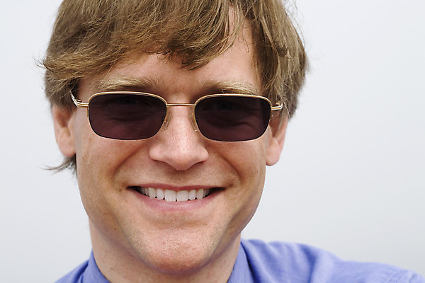 포토 JPG 해외이미지 백인 웰빙 남자 행복 40대 건강 한명 야외 선글라스 기쁨 안개 흰색 해외202004 해외포토 서양인 1 감정 안경 컬러 중년 날씨 사람 파일형식 이미지허브