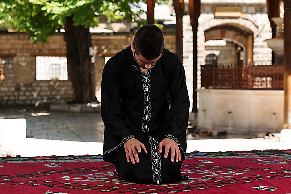 포토 JPG 해외이미지 1 전통 손 응시 옷 남자 감정 종교 문화 청소년 수염 아이디어 한명 사람 야외 믿음 검은색 기도 표현 영혼 이슬람교 명상 호기심 모스크 긍정 신성 아랍에미리트 숭배 신앙심 아랍어 해외202004 해외포토 시선 컬러 컨셉 중동 신체부위 파일형식 이미지허브