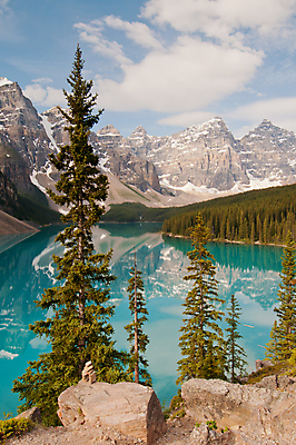 포토 JPG 해외이미지 주간 나무 호수 여행 자연 하늘 산 풍경 사람없음 야외 계곡 바위 해외202004 해외포토 자연요소 식물 돌_바위 생태계 파일형식 이미지허브