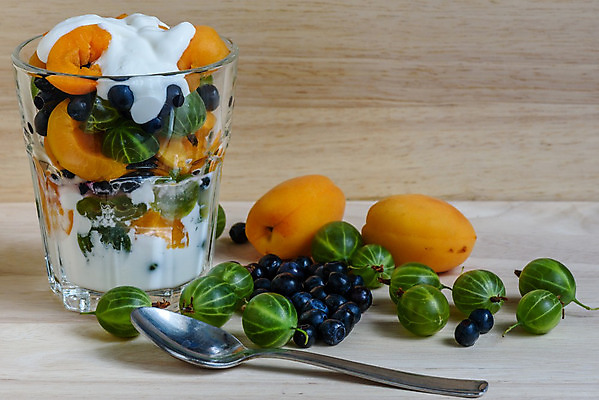 포토 JPG 해외이미지 사람없음 컵 숟가락 블루베리 토핑 요거트 살구 해외202004 해외포토 식기 과일 유제품 수저 파일형식 이미지허브