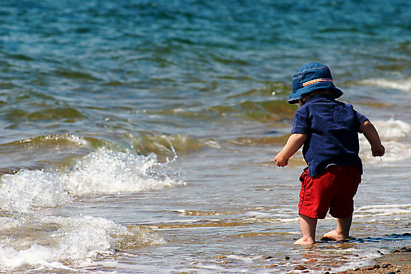 포토 JPG 해외이미지 백인 호수 어린이 바다 여행 자연 휴가 한명 풍경 소년 물 여름 청춘 맑음 작음 해외202004 해외포토 자연요소 서양인 1 계절 남자 컨셉 날씨 사람 크기 생태계 파일형식 이미지허브