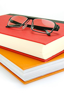 포토 JPG 해외이미지 교육 안경 학교 주택 사람없음 책 스터디 독서 쌓기 업무 도서관 자르기 읽기 고립 해외202004 해외포토 잡화 모션 건물 학습 작업 파일형식 이미지허브