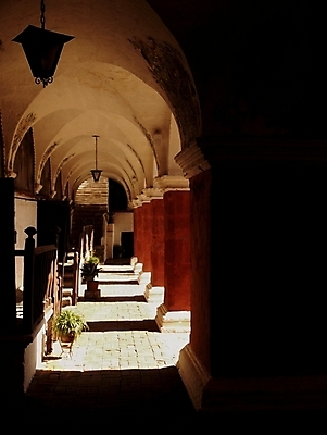 포토 JPG 해외이미지 문화 오렌지 건축양식 출입구 사람없음 건물 바위 기둥 역사 미술관 큼 수도원 옛날 페루 회랑 해외202004 해외포토 건축물 건축 과일 돌_바위 복도 남아메리카 크기 파일형식 이미지허브