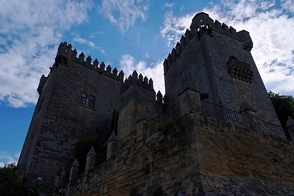 포토 JPG 해외이미지 구름 외관 실루엣 유럽 벽 로우앵글 여행 건축양식 하늘 주택 사람없음 야외 건물 여름 파란색 탑 봄 바위 성 중세 역사 스페인 과거 유지 안달루시아 옛날 웅장함 해외202004 해외포토 자연요소 건축물 계절 건축 나라 뷰포인트 컬러 컨셉 촬영기법 돌_바위 파일형식 이미지허브