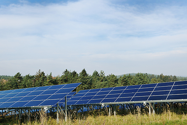 포토 JPG 해외이미지 주간 구름 하늘 산 사람없음 야외 숲 태양에너지 집열판 해외202004 해외포토 자연요소 그린에너지 파일형식 이미지허브