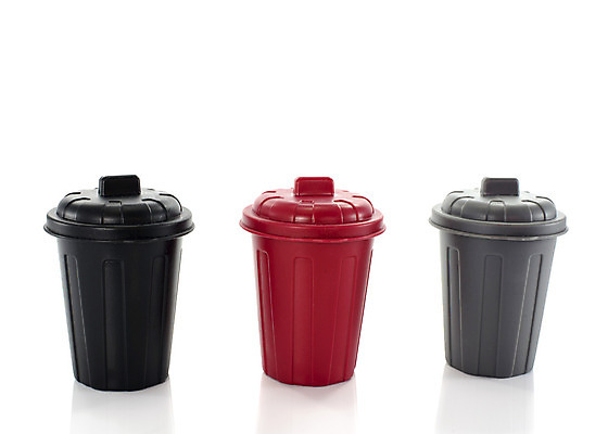 포토 JPG 해외이미지 가정 사람없음 빨간색 환경 재활용 쓰레기통 시골 보호 쓰레기 폐기물 컨테이너 플라스틱 버리기 먼지 낭비 중고 해외202004 해외포토 산업 컬러 컨셉 모션 재질 친환경 파일형식 이미지허브