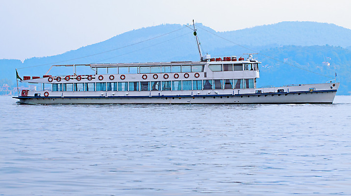 포토 JPG 해외이미지 유럽 여행 건축양식 교통시설 자연 지붕 휴가 산 풍경 사람없음 물 파란색 강 평화 마을 항구 맑음 이탈리아 시골 보트 크루즈 유혹 지중해 빌라 타일 알프스 포트 타운 파라다이스 흥미 해외202004 해외포토 자연요소 건축 나라 바다 컬러 교통 컨셉 배_교통 날씨 주택 도시 시설 생태계 파일형식 이미지허브
