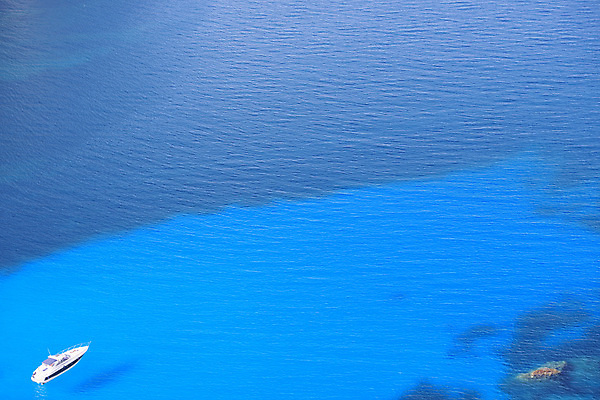 포토 JPG 해외이미지 모래 바다 섬 여행 컨셉 요트 자연 표면 휴가 풍경 사람없음 물 여름 파란색 평화 수중 침묵 만 보트 크루즈 지중해 그리스 휴양지 석호 그리스인 내추럴 터키석 파라다이스 해외202004 해외포토 자연요소 서양인 계절 유럽 컬러 배_교통 소리 장소 보석 생태계 파일형식 이미지허브