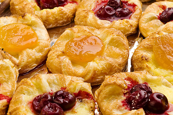 포토 JPG 해외이미지 접시 음식 과일 딸기 디저트 쟁반 사람없음 가로 컬러풀 케이크 초콜릿 껍질 그룹 변화 선택 달콤 작음 민트 크림 이탈리아문화 산딸기 일렬 베리 나란히 슈가파우더 커스터드 타르트 페스츄리 핸드메이드 개암 해외202004 해외포토 식기 열매 빵 컬러 컨셉 맛 크기 허브 파이_빵 유럽문화 파일형식 이미지허브