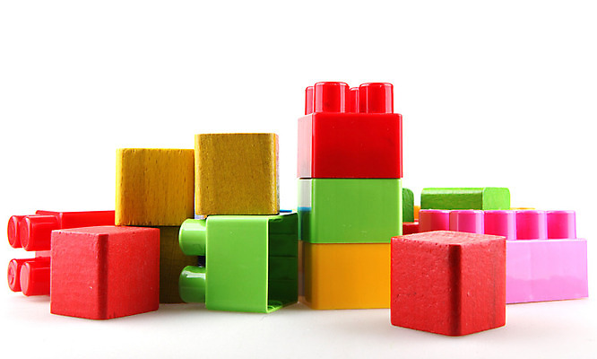 포토 JPG 해외이미지 어린이 조각 백그라운드 컨셉 학교 벽돌 주택 사람없음 건물 목재 빨간색 초록색 파란색 장난감 노란색 쌓기 블록 게임 아기 놀이터 플라스틱 큐브 레고 고립 해외202004 해외포토 나무 건축물 교육 컬러 재료 모션 재질 놀이 사람 파일형식 이미지허브