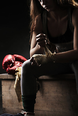 포토 JPG 해외이미지 백인 여자 스포츠 휴식 한명 성인 세로 운동복 힘 권투 근육질 열정 성인여자만 해외202004 해외포토 서양인 1 옷 감정 컨셉 근육 사람 격투기 몸매 여자만 성인만 파일형식 외국인 인종 이미지허브