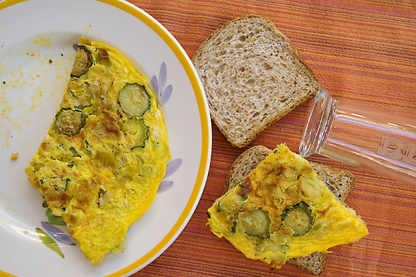 포토 JPG 해외이미지 빵 조각 샌드위치 사람없음 계란 슬라이스 롤 오믈렛 주키니 해외202004 해외포토 음식 알 계란요리 파일형식 이미지허브