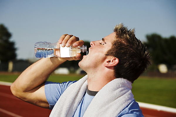 포토 JPG 해외이미지 라이프스타일 음료 스포츠 근육 건강 한명 물 여름 파란색 수건 라벨 경기장 공백 마시기 흰색 갈증 근육질 선로 피어싱 해외202004 해외포토 자연요소 1 계절 컬러 장신구 스포츠시설 모션 프레임 사람 생활 위생용품 몸매 파일형식 이미지허브