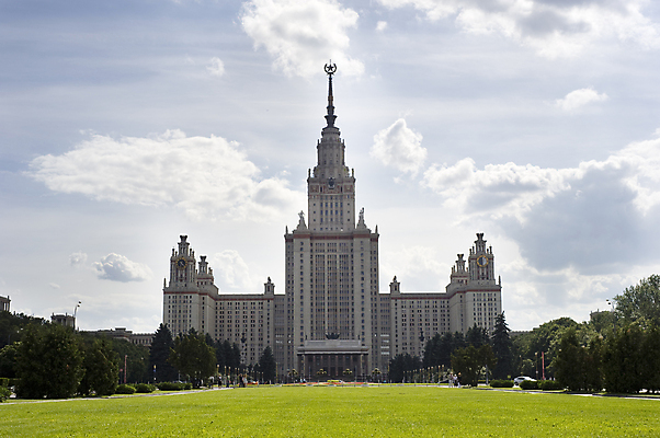 포토 JPG 해외이미지 나무 구름 공원 교육 별 과학 건축양식 하늘 사람없음 건물 여름 파란색 도시풍경 탑 맑음 고층빌딩 흰색 도시 정상 큼 메인 대학교 러시아 천연기념물 러시아인 모스크바 소비에트 해외202004 해외포토 자연요소 서양인 식물 건축물 계절 공공시설 건축 유럽 컬러 학교 날씨 풍경 빌딩 크기 파일형식 이미지허브