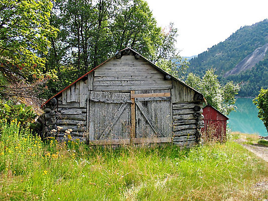 포토 JPG 해외이미지 나무 농업 자연 지붕 날씨 노르웨이 풍경 사람없음 야외 건물 목재 파란색 농장 골동품 시골 황무지 숲 오두막 버리기 수납 멀리 구식 옛날 해외202004 해외포토 식물 건축물 유럽 산업 컬러 재료 모션 생태계 파일형식 이미지허브