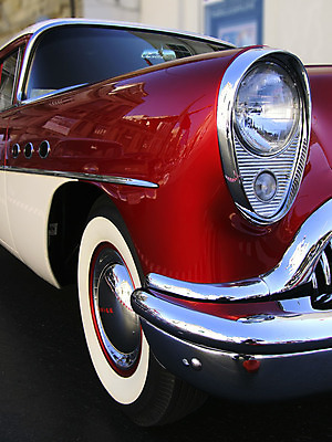 포토 JPG 해외이미지 디자인 스포츠 곡선 교통시설 자동차 사람없음 빨간색 금속 꿈 운전 램프 바퀴 클래식 은색 속도 복고 타이머 모터 옛날 조율 집회 차고 특별함 스타일 해외202004 해외포토 선 육상교통 컬러 교통 컨셉 모션 재질 조명 시설 파일형식 이미지허브